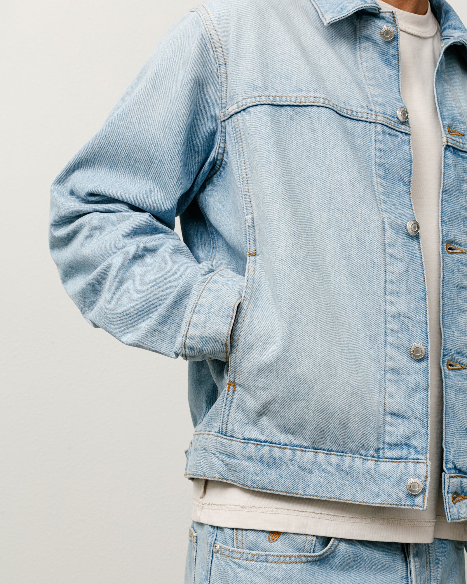 DENIM TRUCKER JACKET - Image 2