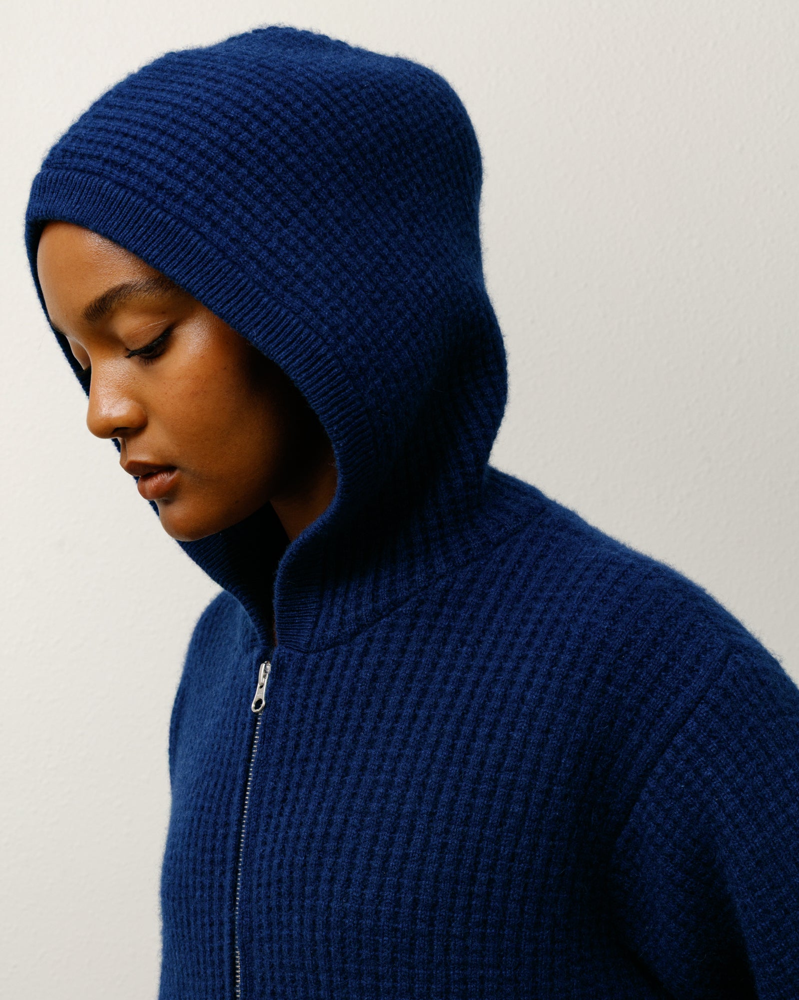 WAFFLE CASHMERE ZIP HOOD SWEATER - Image 4